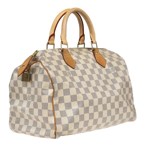 how much does a louis vuitton duffle bag cost